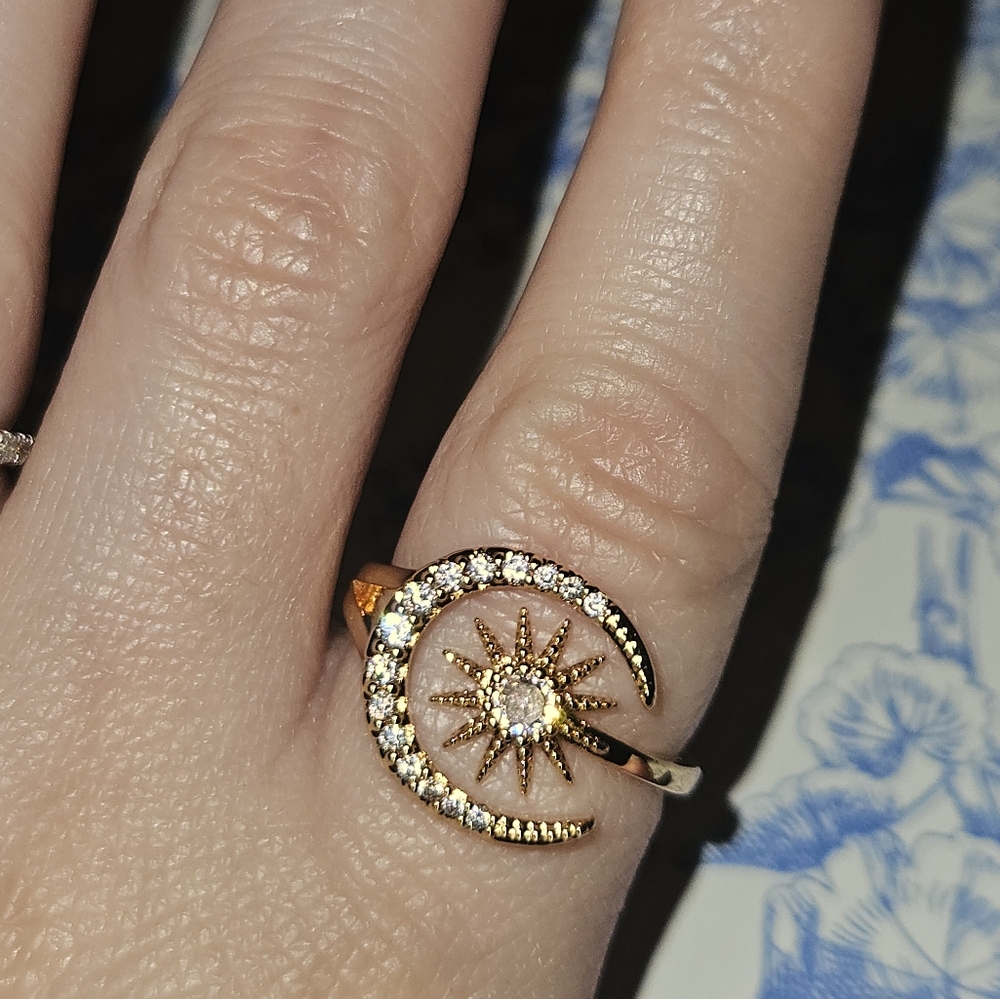 Golden Crescent Ring - Picture 3 of 8